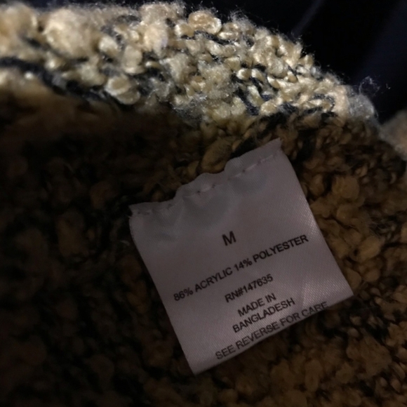 ROMEO AND JULIET COUTURE TURTLE NECK SWEATER - Picture 5 of 5